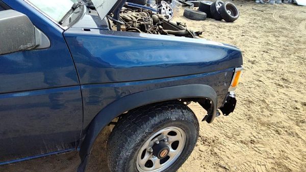 1995 Nissan Pathfinder Fender RH Blue — photo 2