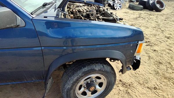 1995 Nissan Pathfinder Fender RH Blue — photo 3