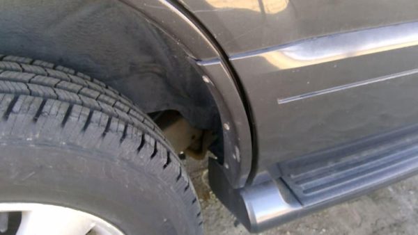 06-10 Mountaineer Passenger Right Rear Moulding On Quarter Panel Charcoal G5 — photo 2