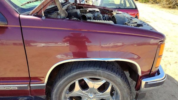 1999 GMC Yukon Fender RH Maroon — photo 2