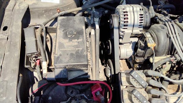 1999 Buick Park Avenue Engine Fuse Box 3.8L — photo 1