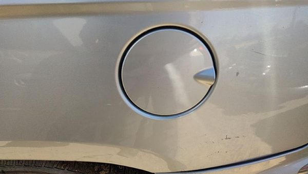 04-08 Chrysler Pacifica Fuel Tank Door With Hinge Gas Lid Oem Filler Silver Ps2 — photo 1