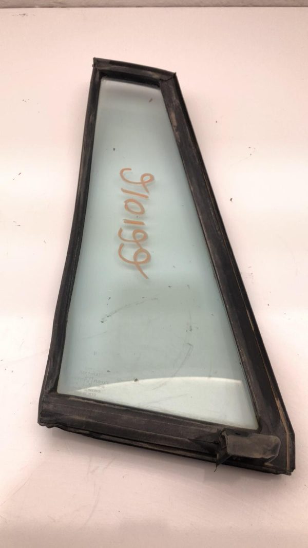 77-79 Lesabre Passenger Right Rear Vent Window Small Back Door Glass With Frame — photo 9