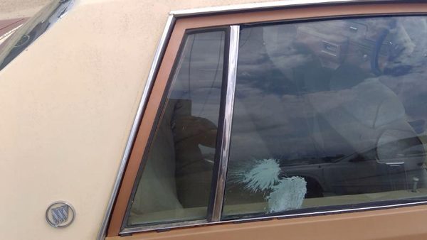 77-79 Lesabre Passenger Right Rear Vent Window Small Back Door Glass With Frame — photo 4