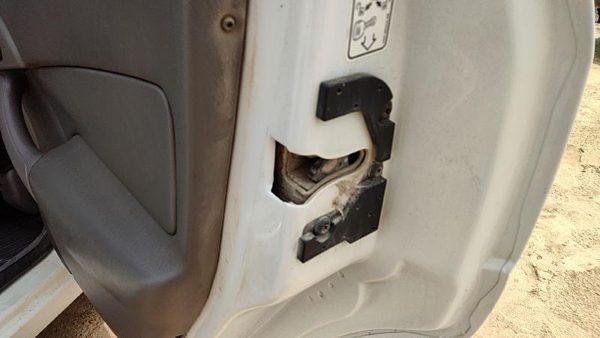 00-07 Focus Station Wagon Passenger Right Rear Door Latch With Rods/Cables Back — photo 2