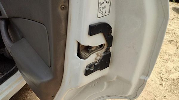 00-07 Focus Station Wagon Passenger Right Rear Door Latch With Rods/Cables Back — photo 1