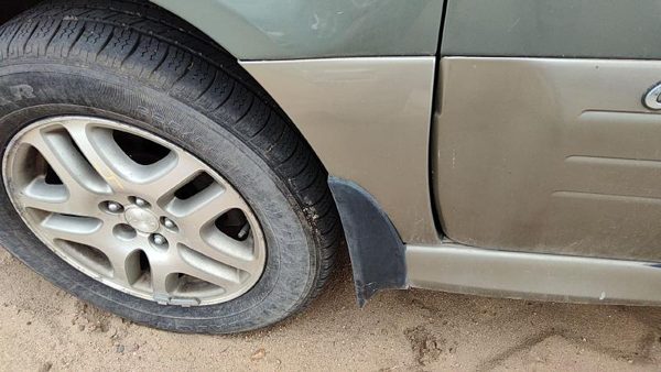 2000-2004 Legacy Outback Driver Left Moulding From Fender Oem Trim Strip — photo 1