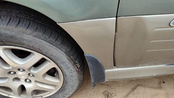 2000-2004 Legacy Outback Driver Left Moulding From Fender Oem Trim Strip — photo 4