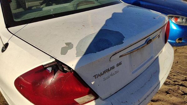 2000 Ford Taurus Trunk/decklid/hatch/tailgate White Hail — photo 2