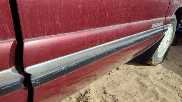 98 Buick Lesabre Passenger Right Front Moulding From Door Trim 51B Bordeaux Red — photo 2