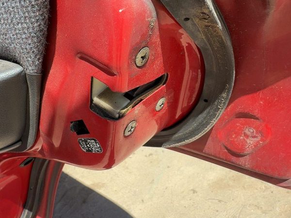 1994 Nissan Pathfinder Passenger Right Rear Door Latch With Rods/Cables Oem Back — photo 4