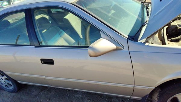 1998 Toyota Camry Front Door RH Gold — photo 1