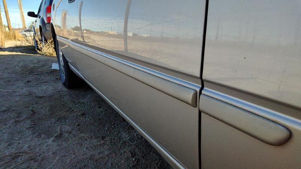 1998 Toyota Camry Front Door RH Gold — photo 4