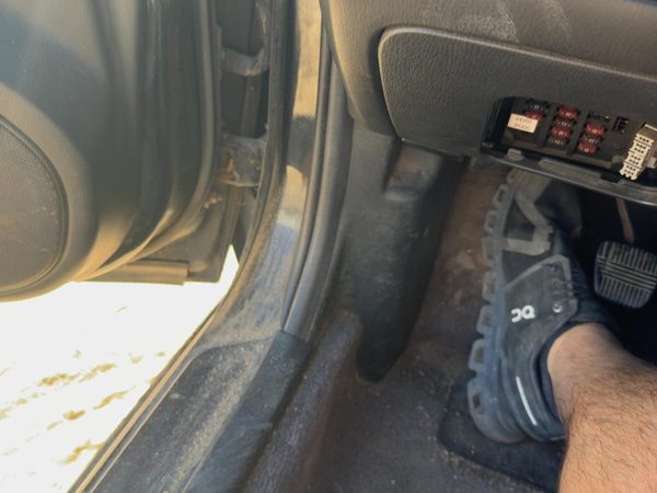 1995-1999 Nissan Maxima Driver Left Lower Kick Trim Panel Oem Black — photo 2
