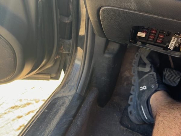 1995-1999 Nissan Maxima Driver Left Lower Kick Trim Panel Oem Black — photo 3