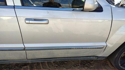 2008 Jeep Grand Cherokee Front Door RH Silver PS2