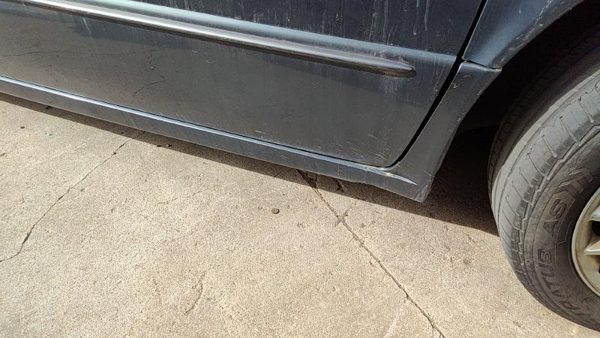 99-04 Chrysler 300M Passenger Right Front Lower Rocker Panel Moulding Side Skirt — photo 2