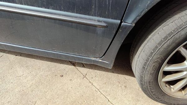 99-04 Chrysler 300M Passenger Right Front Lower Rocker Panel Moulding Side Skirt — photo 3