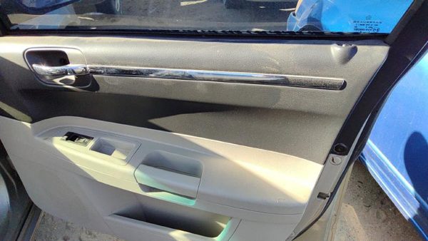 05-07 Chrysler 300 Passenger Right Front Door Trim Panel With Switches Gray D1 — photo 3
