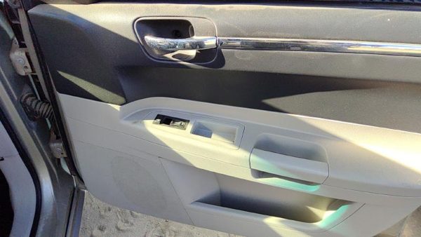 05-07 Chrysler 300 Passenger Right Front Door Trim Panel With Switches Gray D1 — photo 6