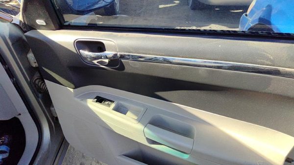 05-07 Chrysler 300 Passenger Right Front Door Trim Panel With Switches Gray D1 — photo 4