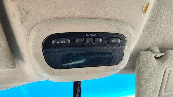 00-05 Impala Center Overhead Console Dome Light Map Lamp Cubby Center Console Li — photo 1