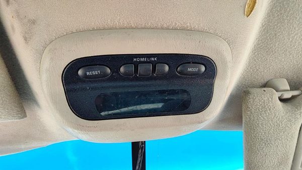 00-05 Impala Center Overhead Console Dome Light Map Lamp Cubby Center Console Li — photo 2