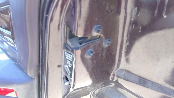 93-94 Cadillac Fleetwood Passenger Right Rear Door Latch With Rods/Cables Back — photo 5