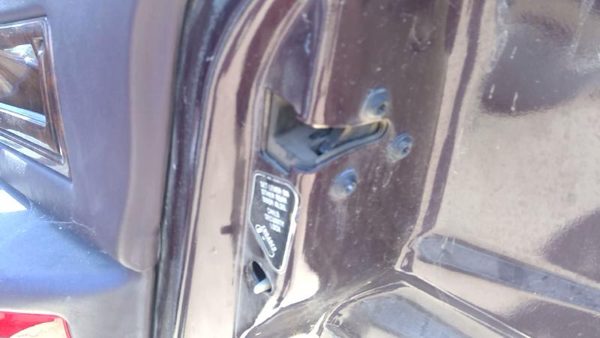 93-94 Cadillac Fleetwood Passenger Right Rear Door Latch With Rods/Cables Back — photo 3