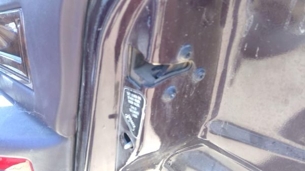 93-94 Cadillac Fleetwood Passenger Right Rear Door Latch With Rods/Cables Back — photo 4