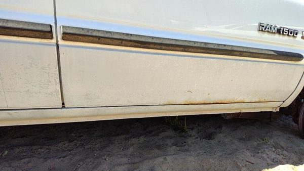 1998 Dodge Ram 1500 Front Door RH White — photo 10