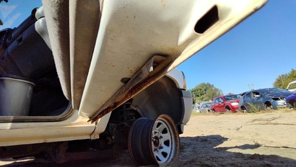 1998 Dodge Ram 1500 Front Door RH White — photo 9