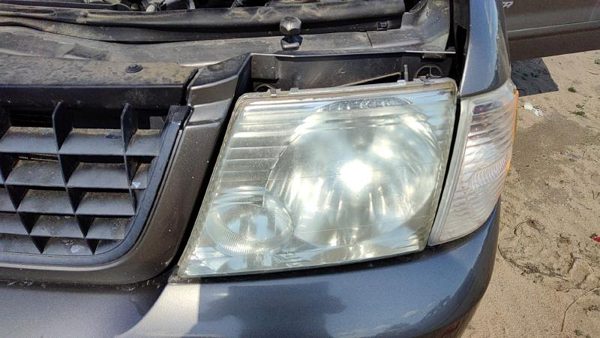 2005 Ford Explorer Headlamp Assembly LH — photo 2