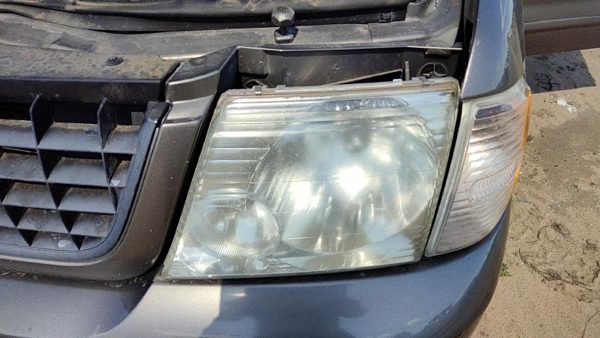 2005 Ford Explorer Headlamp Assembly LH — photo 3
