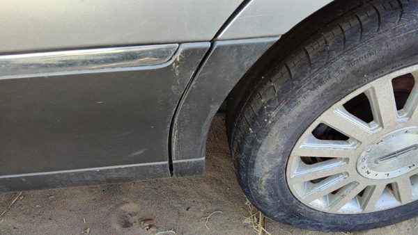 2003-2011 Lincoln Town Car Driver Left Rear Moulding On Quarter Panel Oem Silver — photo 4