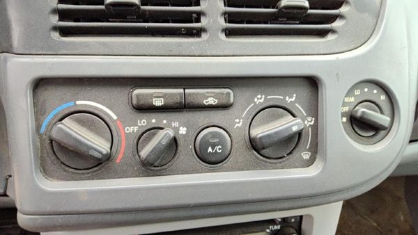 01-03 Toyota Sienna Temperature Control Module In Dash Heater Ac Head Unit Oem — photo 1