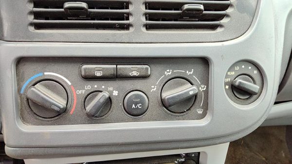 01-03 Toyota Sienna Temperature Control Module In Dash Heater Ac Head Unit Oem — photo 2
