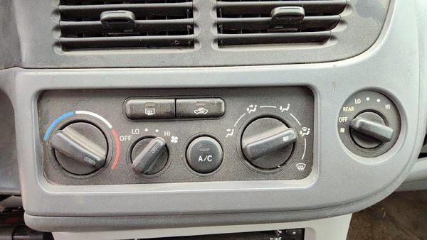 01-03 Toyota Sienna Temperature Control Module In Dash Heater Ac Head Unit Oem — photo 4