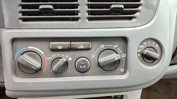 01-03 Toyota Sienna Temperature Control Module In Dash Heater Ac Head Unit Oem — photo 3