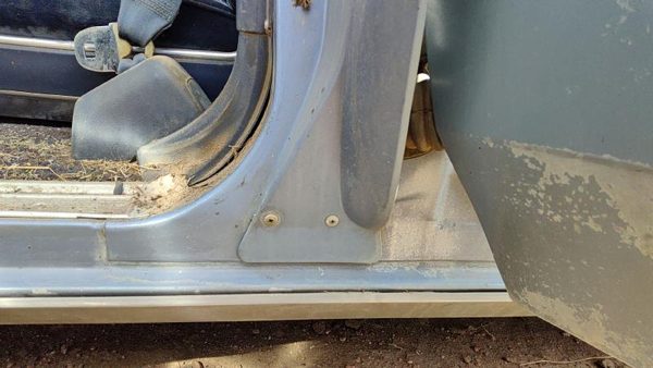 1980-1984 Deville Sedan Lh Driver Left Door Hinge Cover Plastic Trim Blue — photo 4