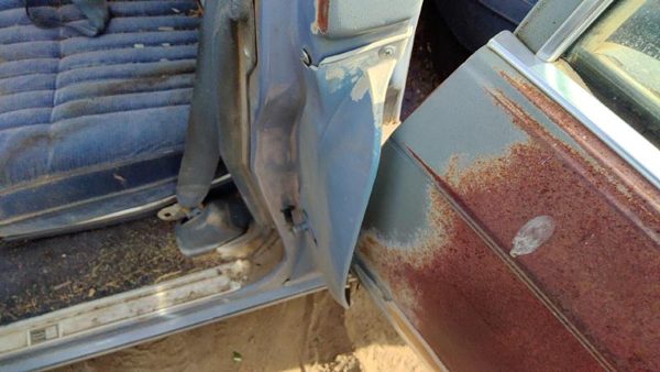 1980-1984 Deville Sedan Lh Driver Left Door Hinge Cover Plastic Trim Blue — photo 3