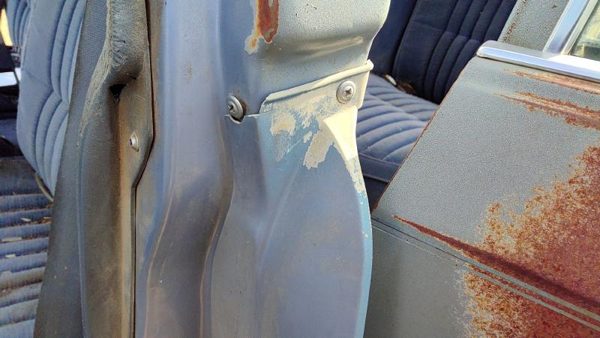 1980-1984 Deville Sedan Lh Driver Left Door Hinge Cover Plastic Trim Blue — photo 2