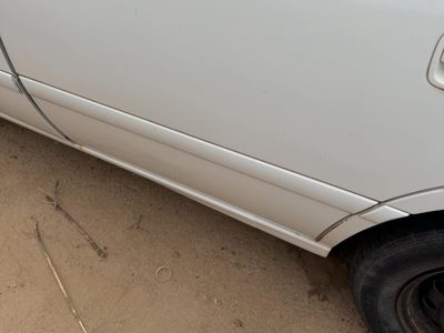 00-01 Camry Driver Left Rear Moulding From Door Back Us Built Le V6 White 040