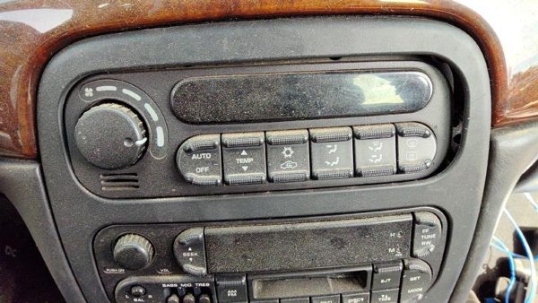 1999-2004 Chrysler 300M Temperature Control Module In Dash Heater Ac Head Unit — photo 2