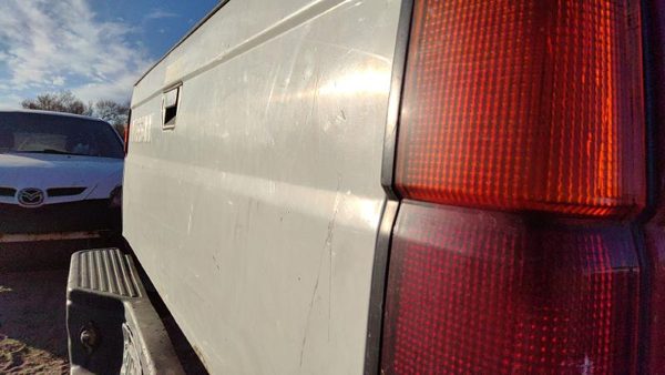 1986-1997 Nissan Hardbody Tailgate Oem 9340092G30 — photo 9