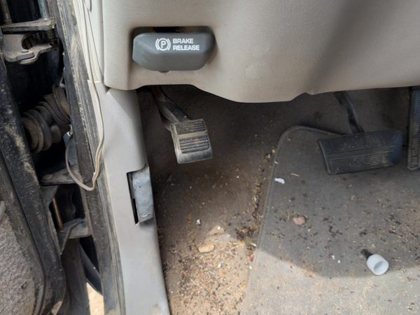 97 Chevy Silverado 1500 Parking Brake Pedal Assembly Oem Complete Emergency Unit — photo 2