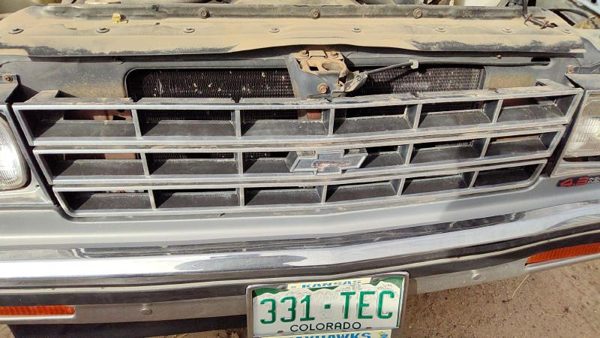 1982-1990 Chevy S10 Pickup Front Grille Assembly Oem 14067219 — photo 1