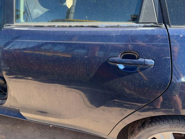 2005 Toyota Matrix Rear Door LH Indigo Ink Pearl — photo 2