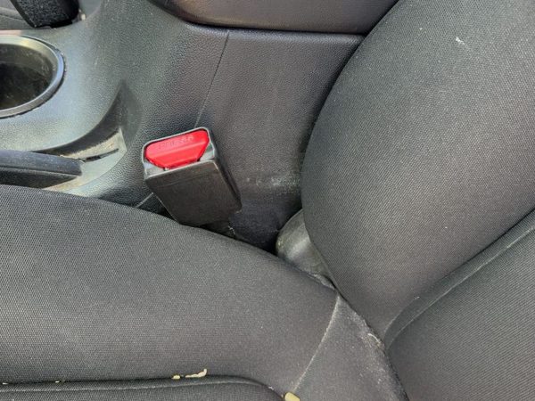2013-2015 Dodge Dart Driver Left Front Seat Belt Buckle Receiver Oem Black B7X9 — photo 1