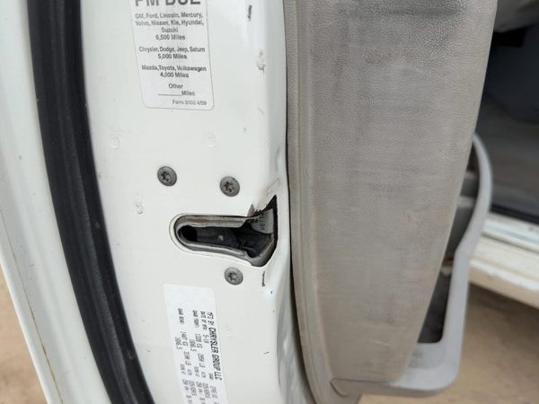08-10 Chrysler Town & Country Driver Left Front Door Latch With Rods/Cables Oem — photo 1